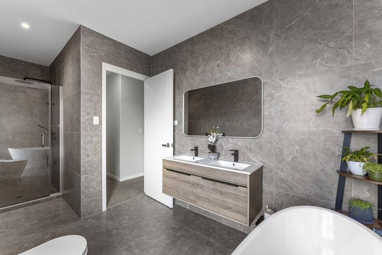 Photo of property in 10 Barrique Road, Kumeu, 0810