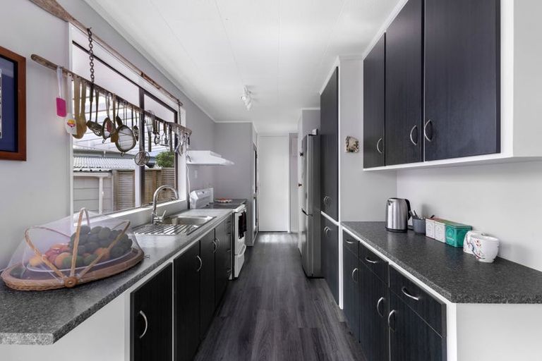 Photo of property in 40 Herekawe Drive, Spotswood, New Plymouth, 4310