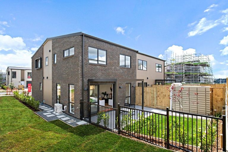 Photo of property in 2/529g Massey Road, Mangere, Auckland, 2022