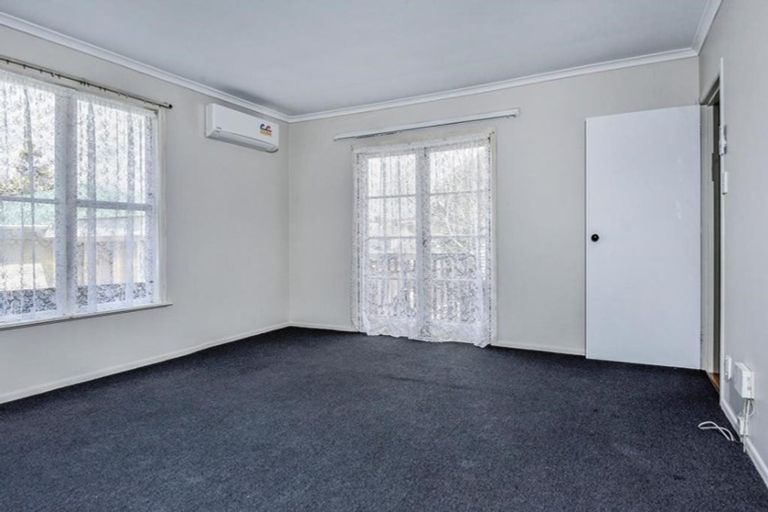 Photo of property in 128 Edmonton Road, Te Atatu South, Auckland, 0610