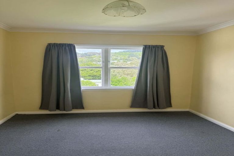 Photo of property in 10 Olivia Crescent, Tawa, Wellington, 5028