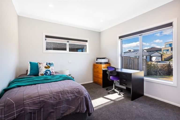 Photo of property in 21 Rotorua Grove, Aotea, Porirua, 5024