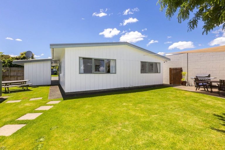 Photo of property in 17 Kiwi Street, Heretaunga, Upper Hutt, 5018