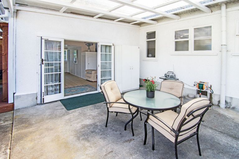 Photo of property in 77 High Street, Island Bay, Wellington, 6023