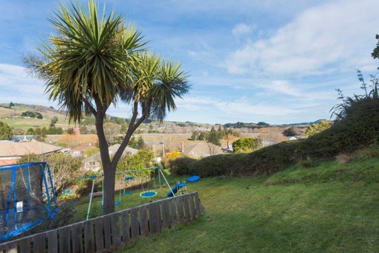 Photo of property in 33 Waldron Crescent, Green Island, Dunedin, 9018