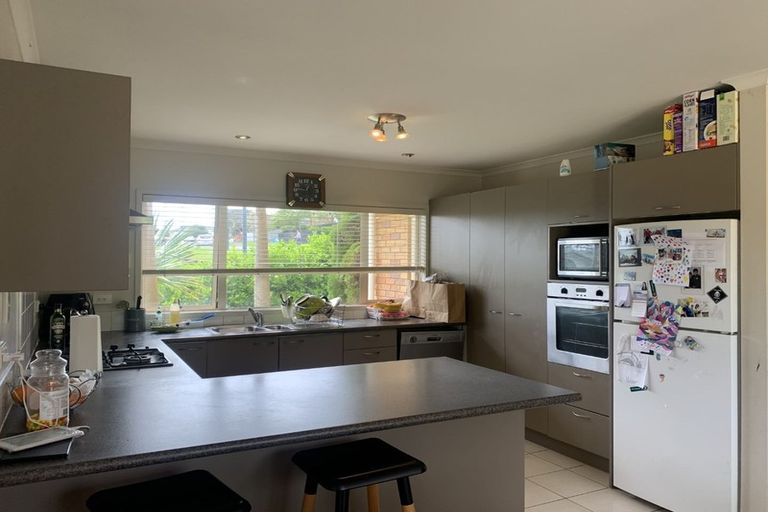 Photo of property in 1 Luna Place, Henderson, Auckland, 0612
