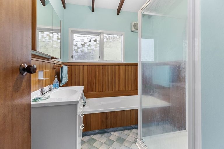 Photo of property in 69 Fyvie Avenue, Tawa, Wellington, 5028