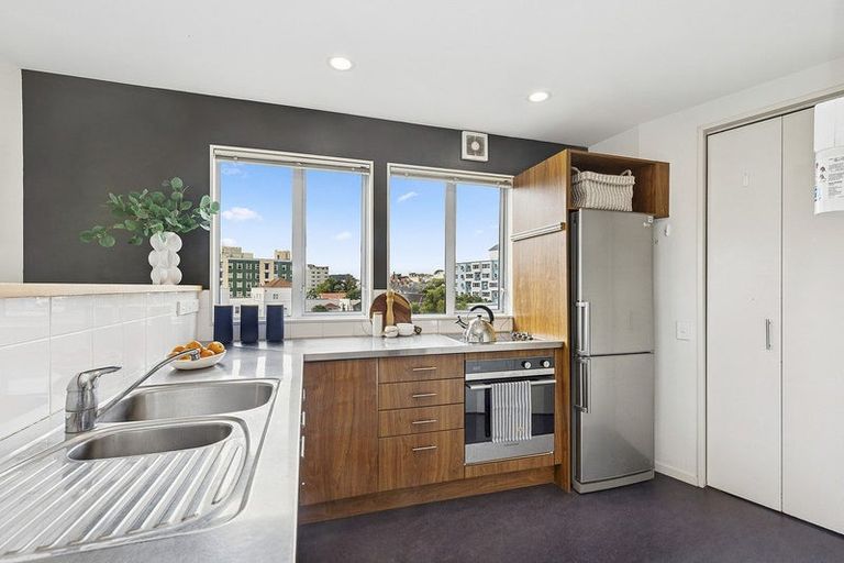 Photo of property in Winslow Apartments, 12/2 Ohiro Road, Aro Valley, Wellington, 6021