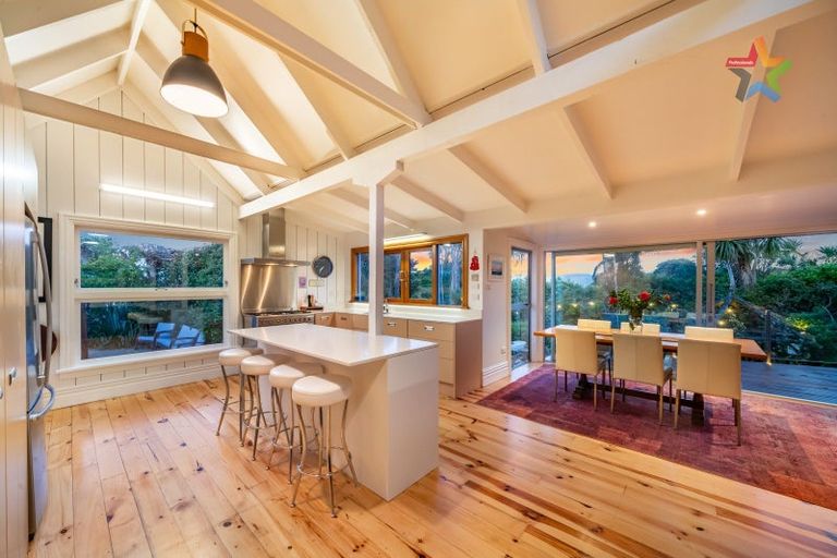 Photo of property in 100 Korokoro Road, Korokoro, Lower Hutt, 5012