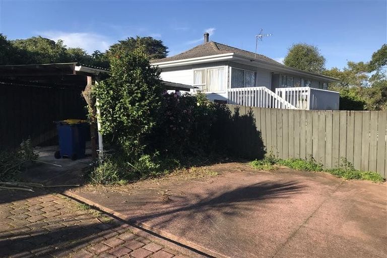 Photo of property in 8 Fitzherbert Avenue, West Harbour, Auckland, 0618