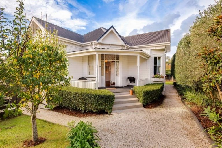 Photo of property in 44 Kiwi Road, Stanley Point, Auckland, 0624