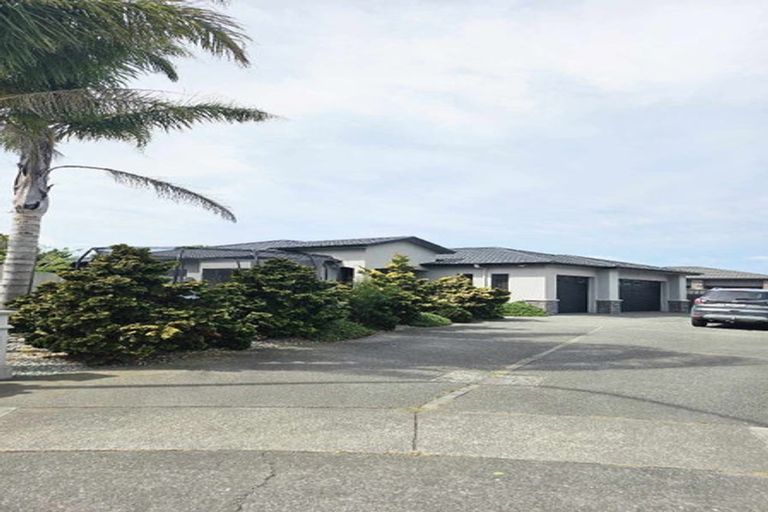 Photo of property in 39 Heynes Place, Clive, 4102