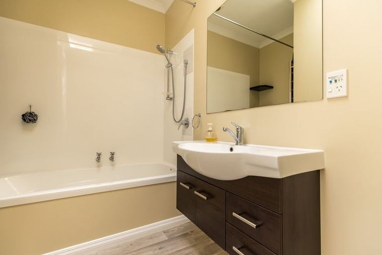 Photo of property in 43 Knowles Street, Terrace End, Palmerston North, 4410