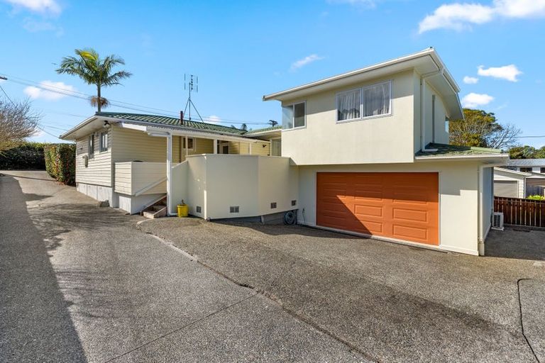 Photo of property in 1/296 Wairau Road, Glenfield, Auckland, 0629