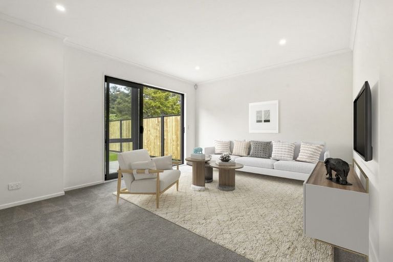 Photo of property in 24 Te Aniwaniwa Terrace, Albany, Auckland, 0632