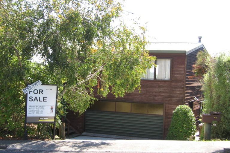 Photo of property in 2/4 Danbury Drive, Torbay, Auckland, 0630