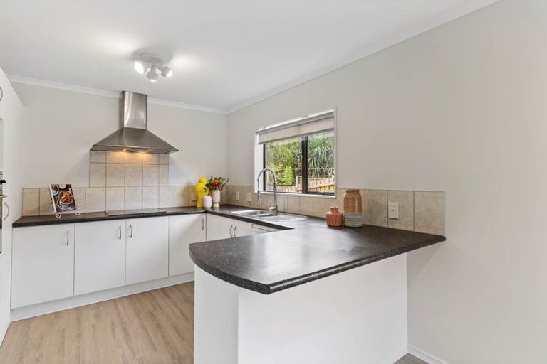 Photo of property in 15 Ali Place, Ranui, Auckland, 0612