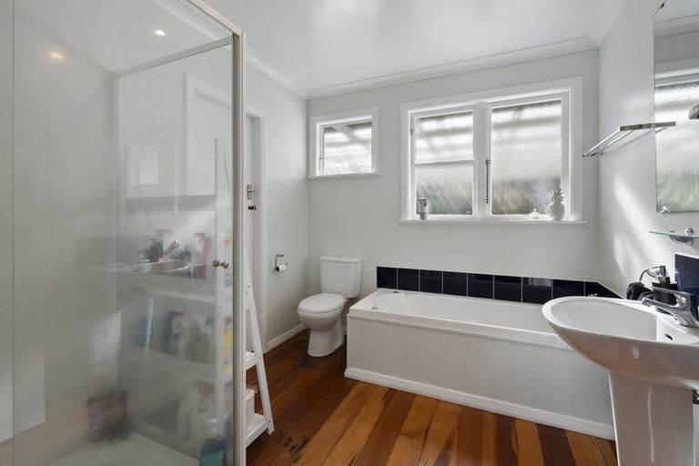 Photo of property in 9 Athlone Place, Hokowhitu, Palmerston North, 4410