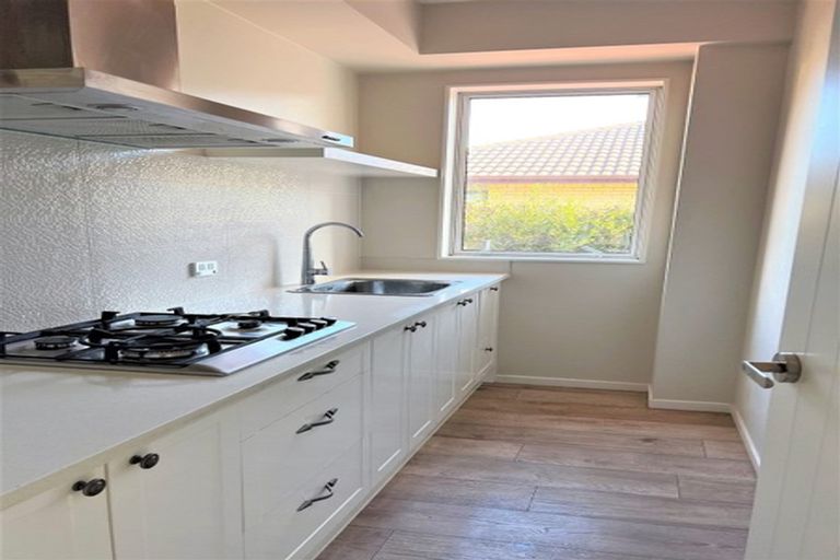 Photo of property in 74 Huntington Park Drive, Greenhithe, Auckland, 0632