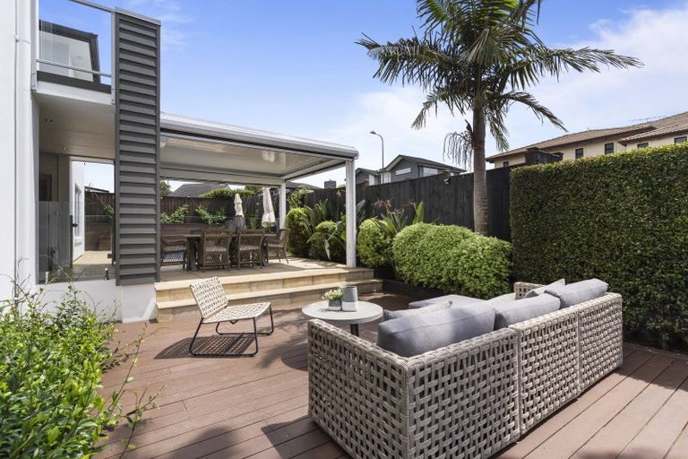 Photo of property in 14 Tranquility Rise, Mellons Bay, Auckland, 2014