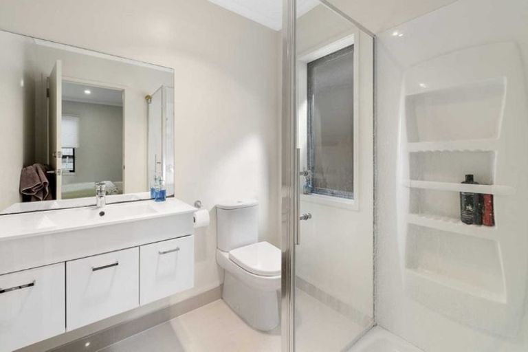 Photo of property in 42 Springvale Drive, Fairview Heights, Auckland, 0632