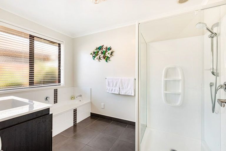 Photo of property in 3 Mcgregor Place, Paraparaumu, 5032