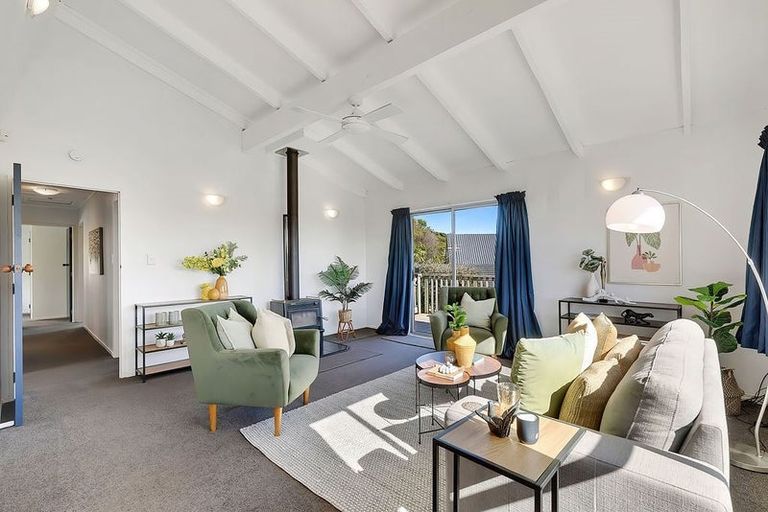 Photo of property in 14 Hicks Close, Whitby, Porirua, 5024