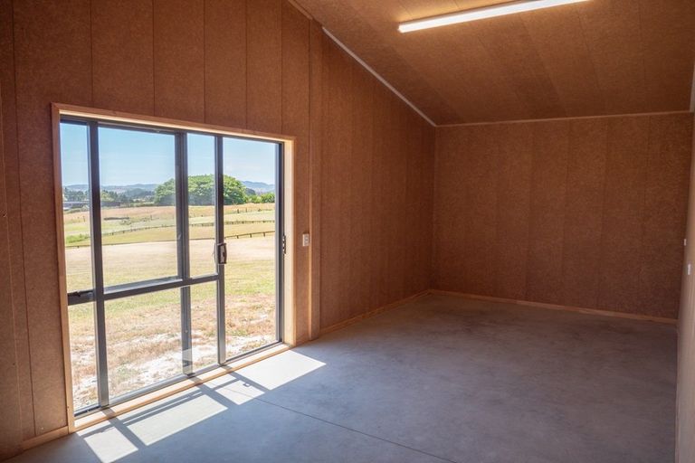 Photo of property in 14 Spicer Road, Cable Bay, 0420