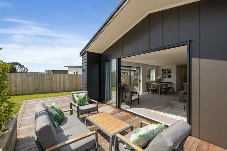 Photo of property in 22 William Gilbert Drive, Mangawhai, 0505