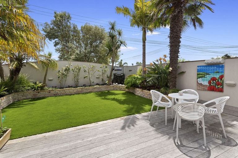 Photo of property in 697 Beach Road, Rothesay Bay, Auckland, 0630