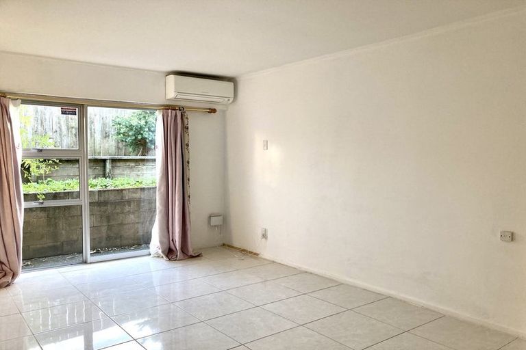 Photo of property in 2/89a Royal Road, Massey, Auckland, 0614