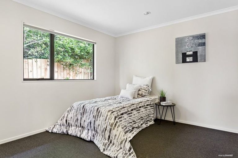 Photo of property in 28 Cedar Heights Avenue, Massey, Auckland, 0614