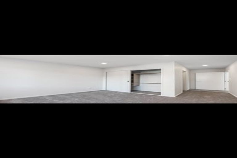 Photo of property in 2/6 Woodhouse Place, West Harbour, Auckland, 0618