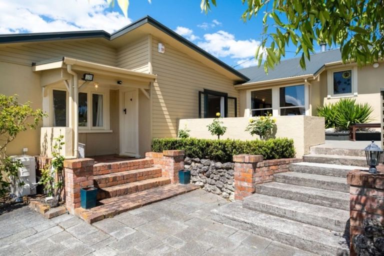 Photo of property in 17 Kopanga Road, Havelock North, 4130