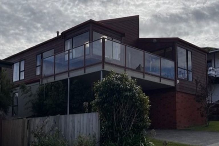 Photo of property in 16 Chestnut Grove, Maungaraki, Lower Hutt, 5010