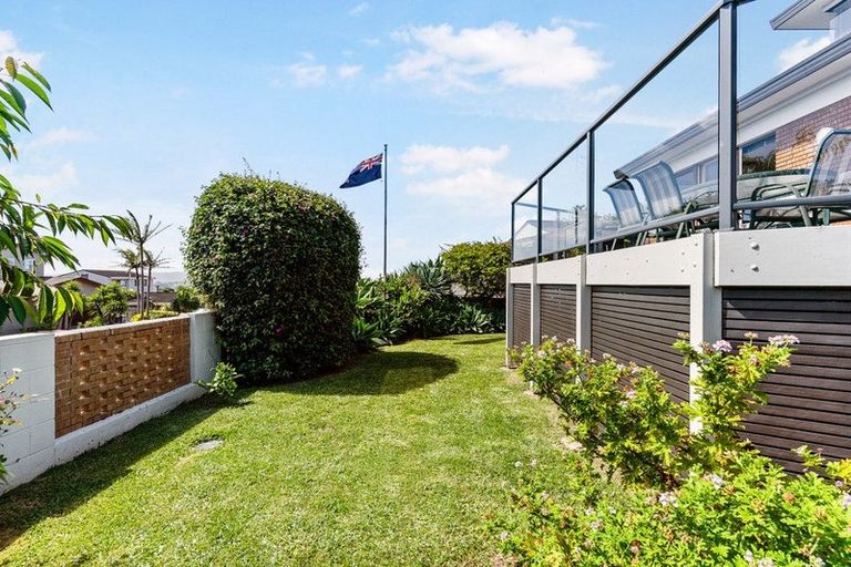 Photo of property in 8 Pounamu Place, Shelly Park, Auckland, 2014