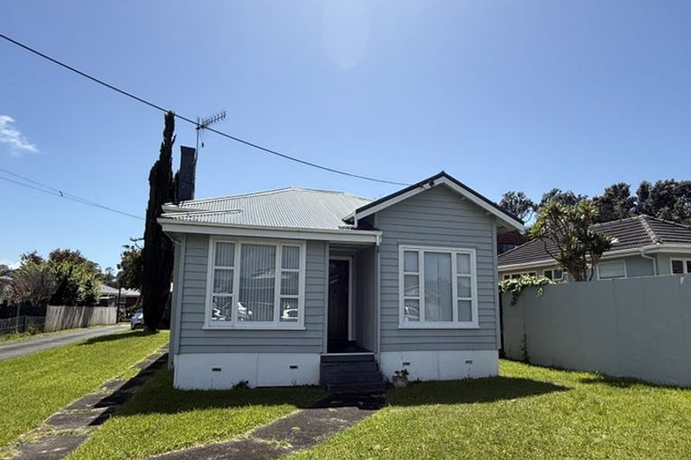 Photo of property in 33 Alma Road, Milford, Auckland, 0620