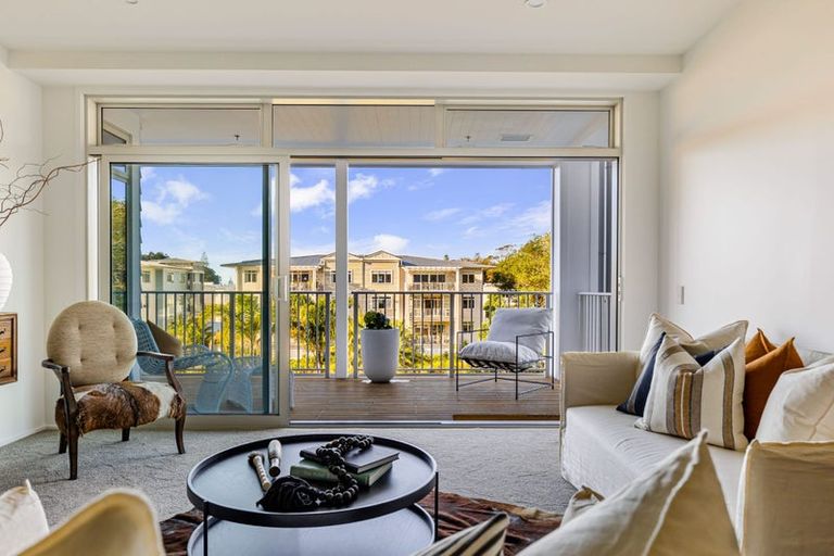 Photo of property in 129 Hibiscus Drive, Orewa, 0931