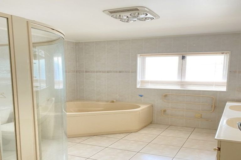 Photo of property in 875 Beach Road, Waiake, Auckland, 0630