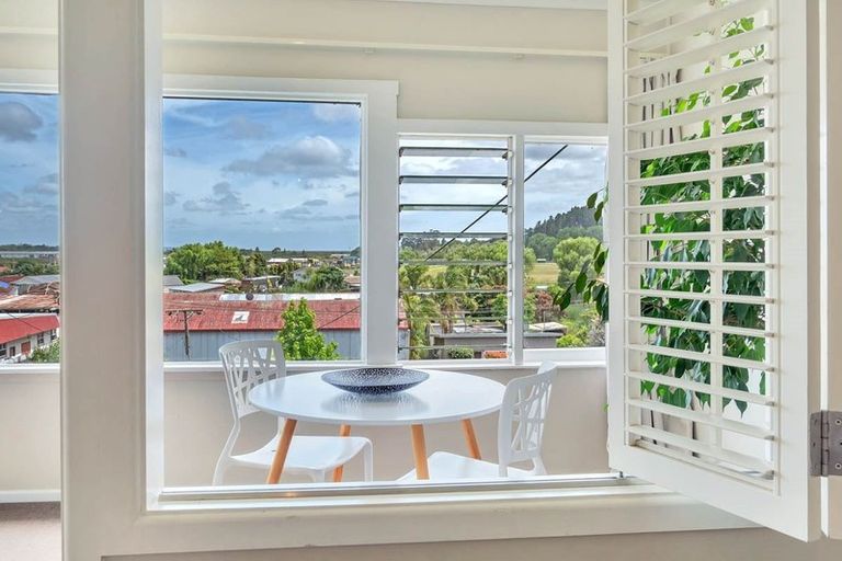 Photo of property in 15 Awaroa Road, Helensville, 0800