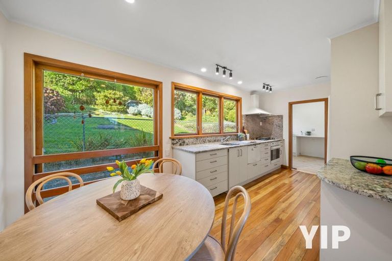 Photo of property in 10 Omega Street, Newlands, Wellington, 6037