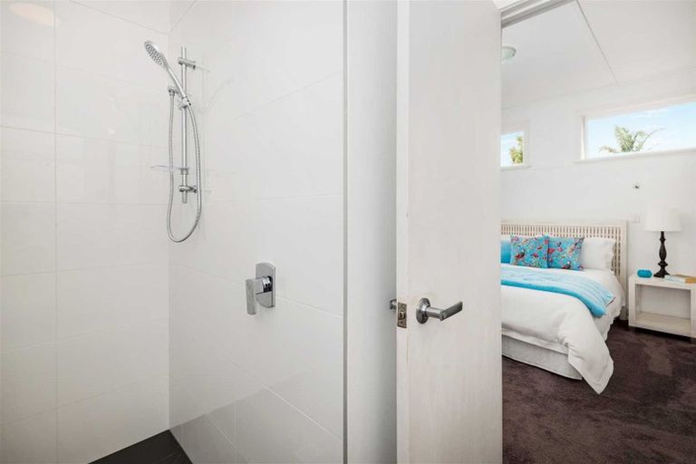 Photo of property in 18 Walmer Road, Point Chevalier, Auckland, 1022