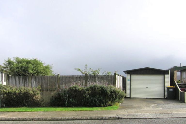 Photo of property in 47 Fitzpatrick Street, Newlands, Wellington, 6037