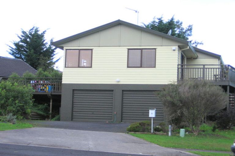 Photo of property in 6 Seaglen Place, Botany Downs, Auckland, 2010