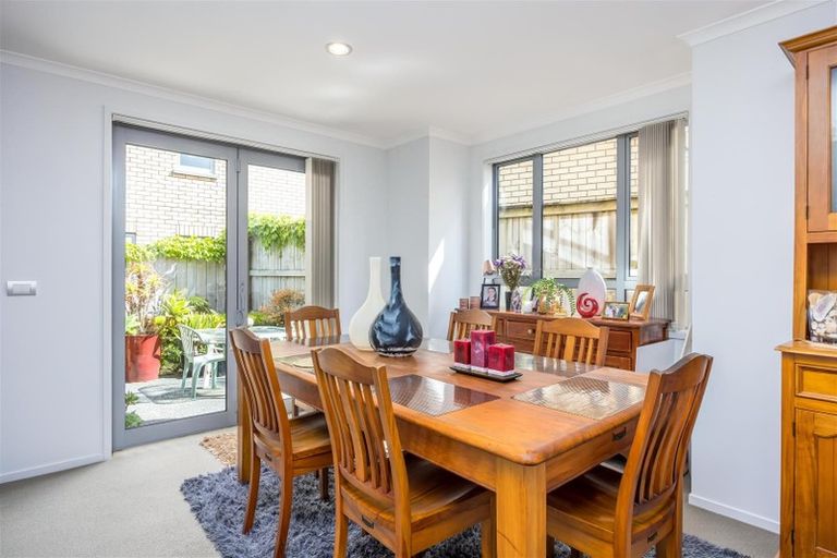 Photo of property in 83 Fields Parade, Oteha, Auckland, 0632