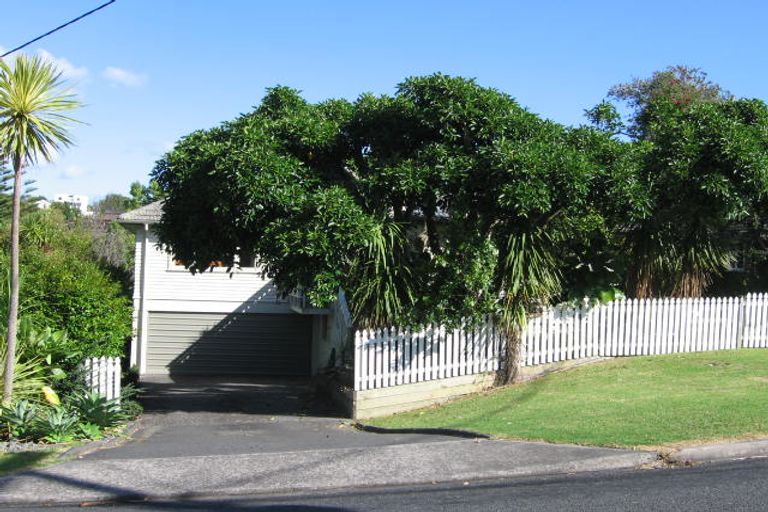 Photo of property in 28 Channel View Road, Campbells Bay, Auckland, 0630