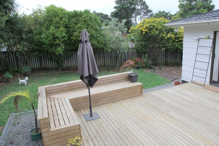 Photo of property in 17 St Catherine Crescent, West Harbour, Auckland, 0618