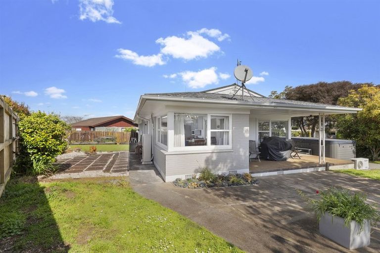 Photo of property in 10 Whiteacres Drive, Sunnyhills, Auckland, 2010