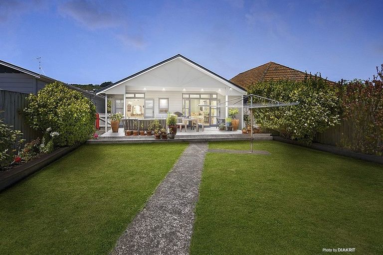 Photo of property in 288 The Parade, Island Bay, Wellington, 6023