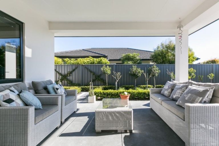Photo of property in 21 Haast Place, Poraiti, Napier, 4112